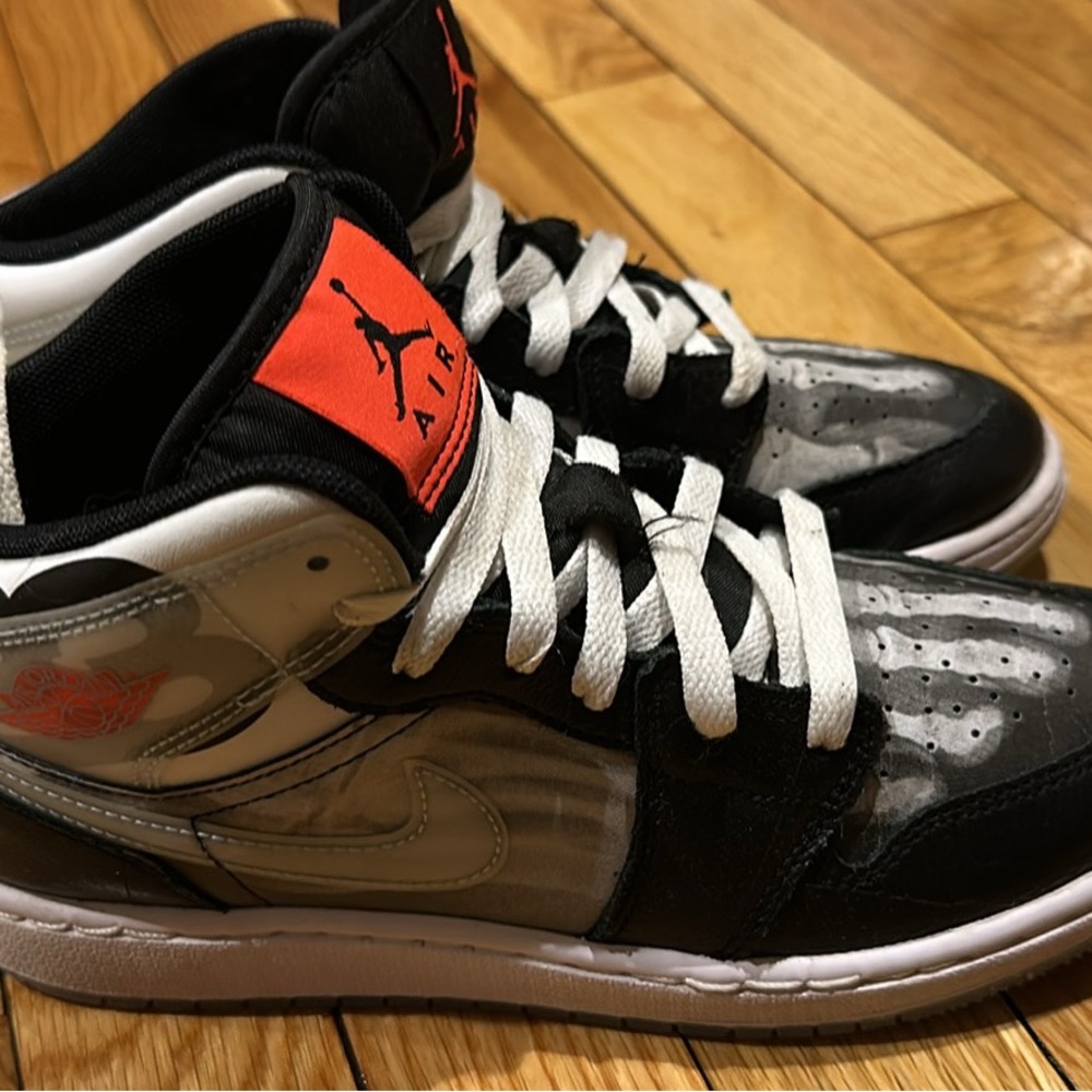 Air Jordan High-Top Sneakers X-Ray sz 4.5 Boys
